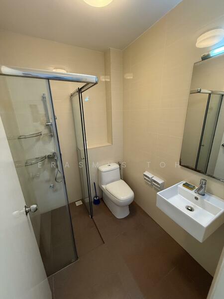 Tai Hwan Park, Tai Hwan Drive, 3 Bedrooms, 2,500 sqft, Terraced House For Rent, by Erasmus Toh, 500050720 - Bathroom - PropertyGuru.com.sg