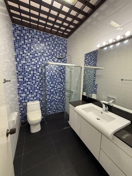 Tai Hwan Park, Tai Hwan Drive, 3 Bedrooms, 2,500 sqft, Terraced House For Rent, by Erasmus Toh, 500050720 - Bathroom - PropertyGuru.com.sg