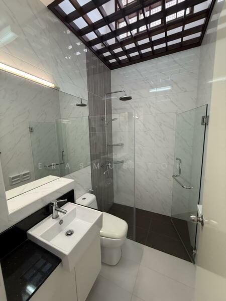 Tai Hwan Park, Tai Hwan Drive, 3 Bedrooms, 2,500 sqft, Terraced House For Rent, by Erasmus Toh, 500050720 - Bathroom - PropertyGuru.com.sg