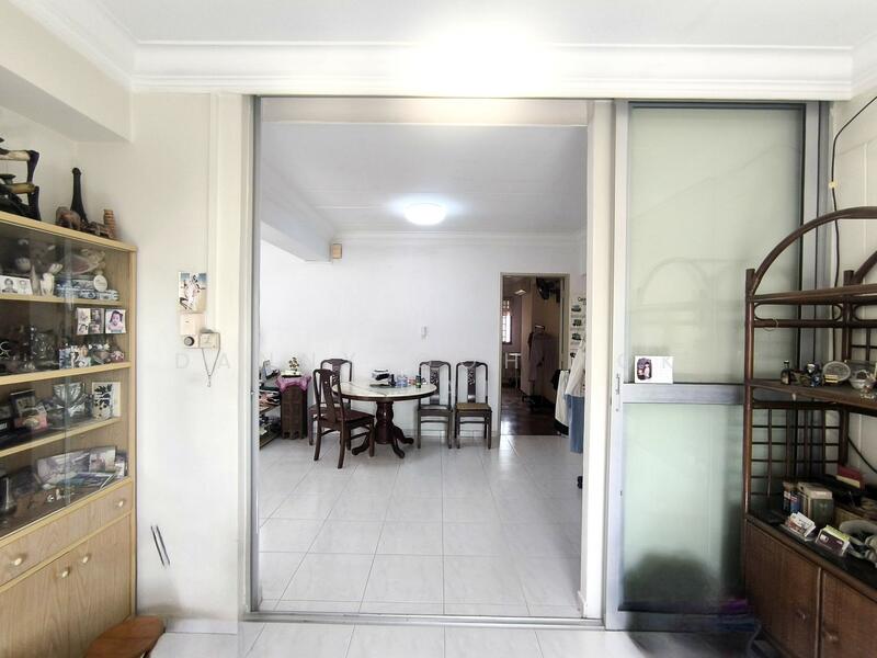 764 Pasir Ris Street 71 HDB Flat For Sale at S$ 765,000 | PropertyGuru Singapore - Living Room