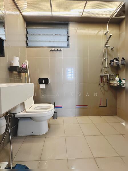 308A Punggol Walk HDB Flat For Sale at S$ 728,000 | PropertyGuru Singapore - Bathroom