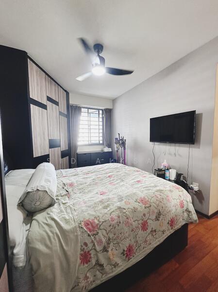 308A Punggol Walk HDB Flat For Sale at S$ 728,000 | PropertyGuru Singapore - Master Bedroom