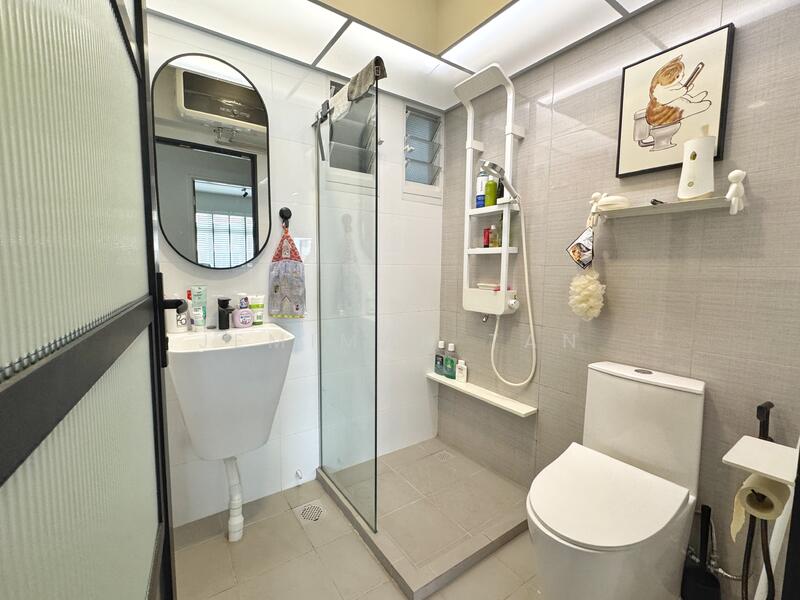 619A Tampines Street 61 HDB Flat For Sale at S$ 950,000 | PropertyGuru Singapore - Bathroom