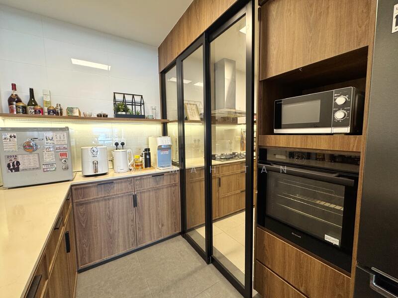 619A Tampines Street 61 HDB Flat For Sale at S$ 950,000 | PropertyGuru Singapore - Kitchen
