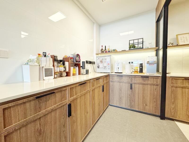 619A Tampines Street 61 HDB Flat For Sale at S$ 950,000 | PropertyGuru Singapore - Kitchen