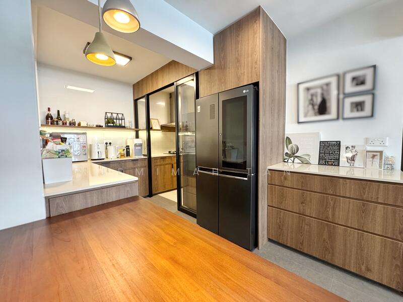 619A Tampines Street 61 HDB Flat For Sale at S$ 950,000 | PropertyGuru Singapore - Kitchen