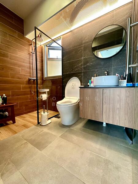 17B Circuit Road HDB Flat For Sale at S$ 989,000 | PropertyGuru Singapore - Bathroom