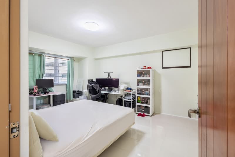 684D Woodlands Drive 73 HDB Flat For Sale at S$ 698,000 | PropertyGuru Singapore - Bedroom