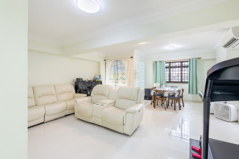 684D Woodlands Drive 73 HDB Flat For Sale at S$ 698,000 | PropertyGuru Singapore - Living Room