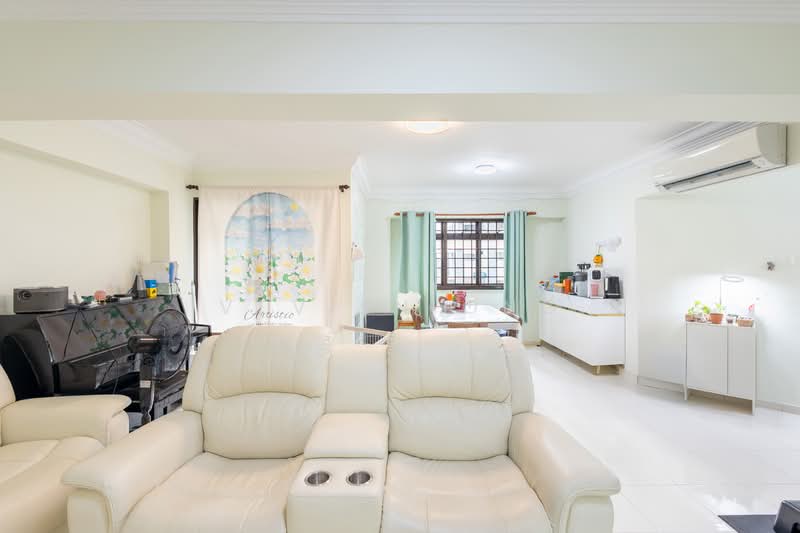 684D Woodlands Drive 73 HDB Flat For Sale at S$ 698,000 | PropertyGuru Singapore - Living Room