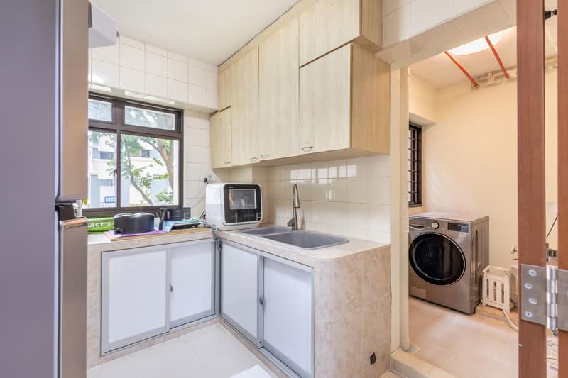 684D Woodlands Drive 73 HDB Flat For Sale at S$ 698,000 | PropertyGuru Singapore - Kitchen