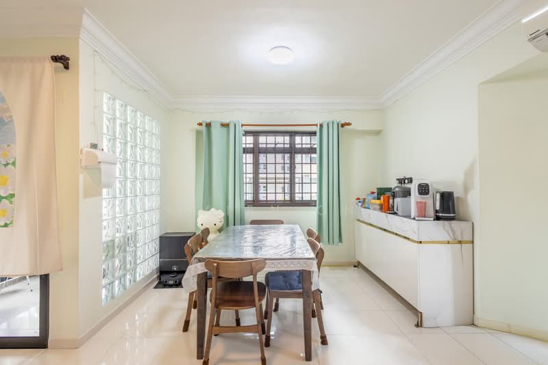 684D Woodlands Drive 73 HDB Flat For Sale at S$ 698,000 | PropertyGuru Singapore - Dining Room