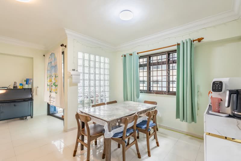 684D Woodlands Drive 73 HDB Flat For Sale at S$ 698,000 | PropertyGuru Singapore - Dining Room