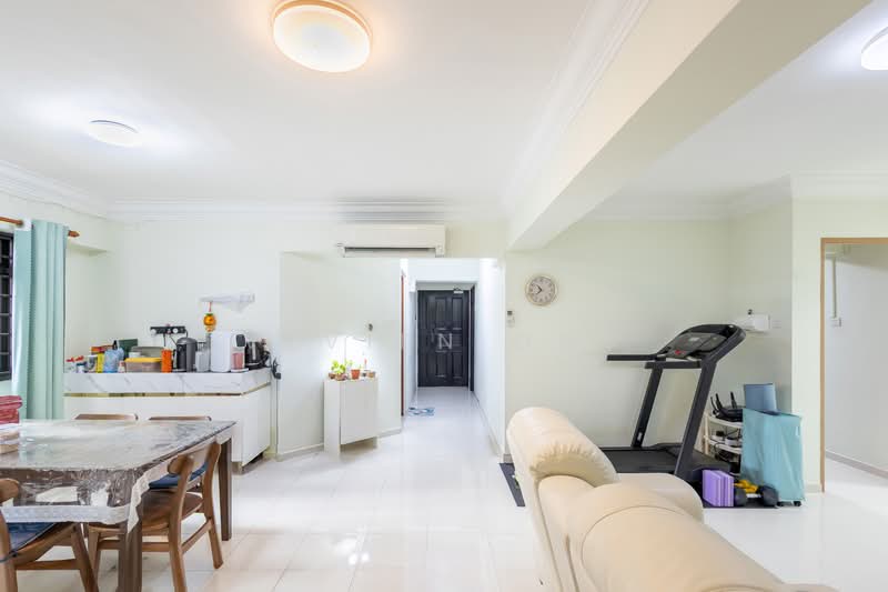 684D Woodlands Drive 73 HDB Flat For Sale at S$ 698,000 | PropertyGuru Singapore - Living Room