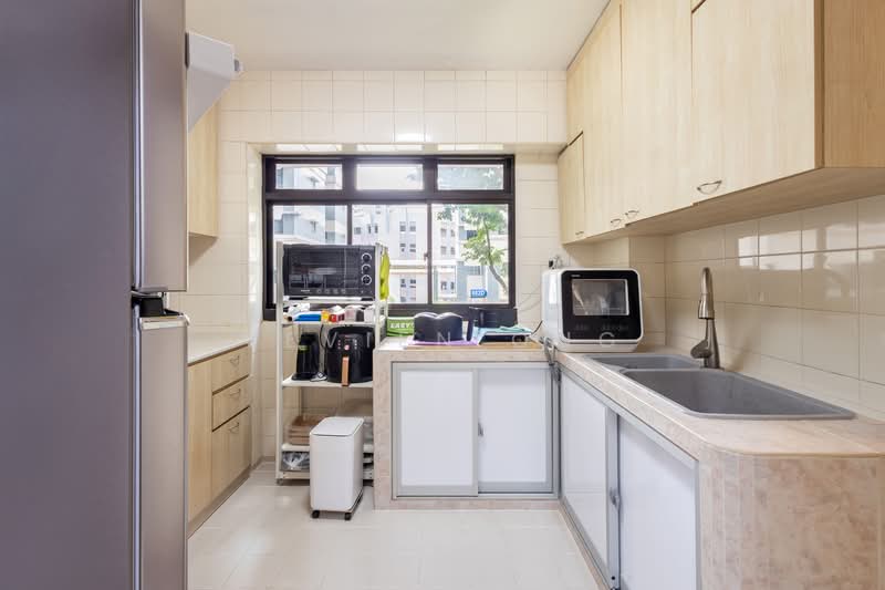 684D Woodlands Drive 73 HDB Flat For Sale at S$ 698,000 | PropertyGuru Singapore - Kitchen