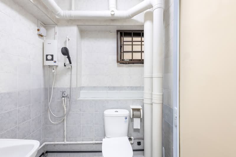 684D Woodlands Drive 73 HDB Flat For Sale at S$ 698,000 | PropertyGuru Singapore - Bathroom