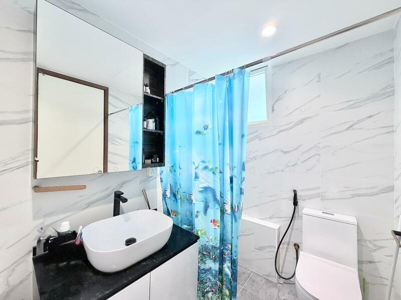Edelweiss Park Condo Condominium For Sale at S$ 1,158,888 | PropertyGuru Singapore - Master Bathroom