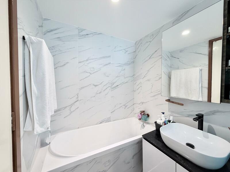 Edelweiss Park Condo Condominium For Sale at S$ 1,158,888 | PropertyGuru Singapore - Master Bathroom