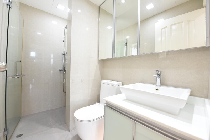 Spring Grove, 53 Grange Road, 3 Bedrooms, 1,389 sqft, Condominium For Rent, by Jerry Koh, 500050943 - Bathroom - PropertyGuru.com.sg