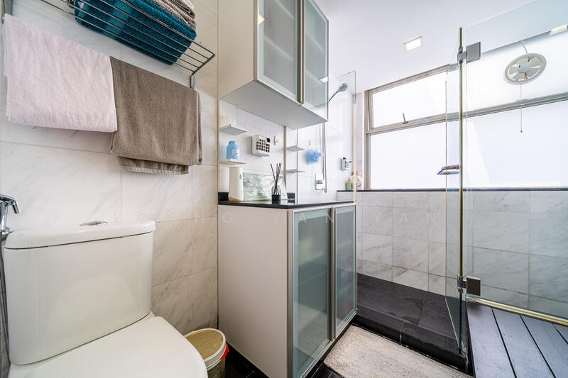 The Calrose Condominium For Sale at S$ 3,400,000 | PropertyGuru Singapore - Bathroom
