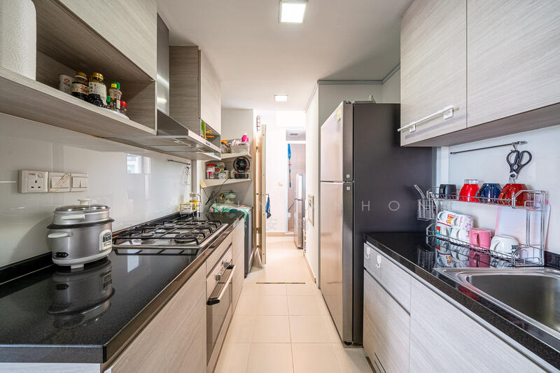 The Calrose Condominium For Sale at S$ 3,400,000 | PropertyGuru Singapore - Kitchen