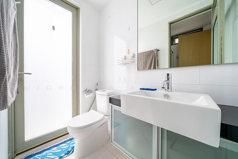 The Calrose Condominium For Sale at S$ 3,400,000 | PropertyGuru Singapore - Bathroom