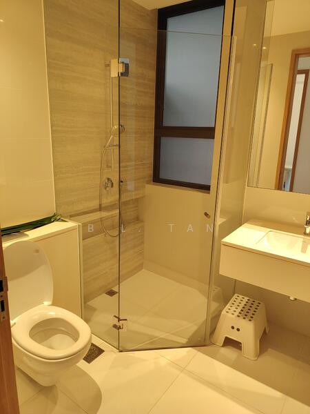 d'Leedon (Former Farrer Court), 13 Leedon Heights, 3 Bedrooms, 1,227 sqft, Condominium For Rent, by B.L. Tan, 500051005 - Bathroom - PropertyGuru.com.sg