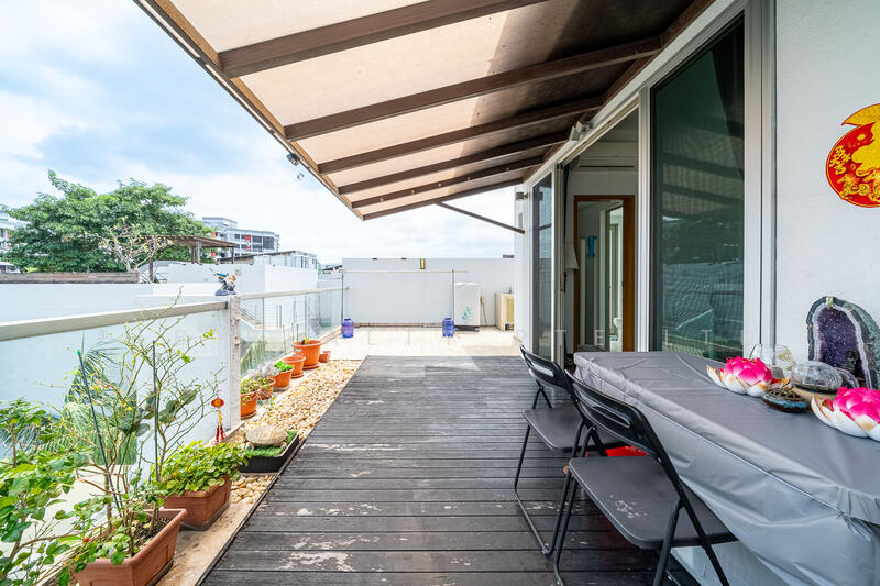 The Calrose Condominium For Sale at S$ 3,400,000 | PropertyGuru Singapore - Balcony