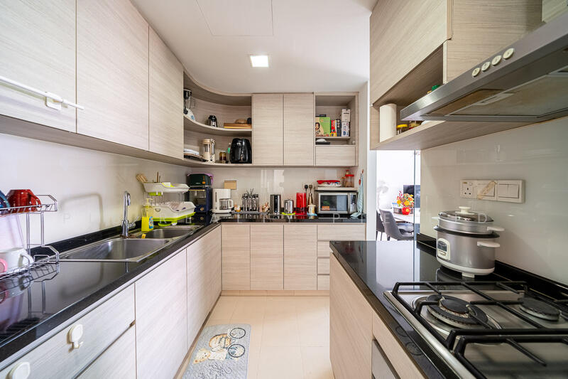 The Calrose Condominium For Sale at S$ 3,400,000 | PropertyGuru Singapore - Kitchen
