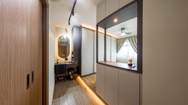 377B Hougang Street 32 HDB Flat For Sale at S$ 838,000 | PropertyGuru Singapore - Master Bedroom