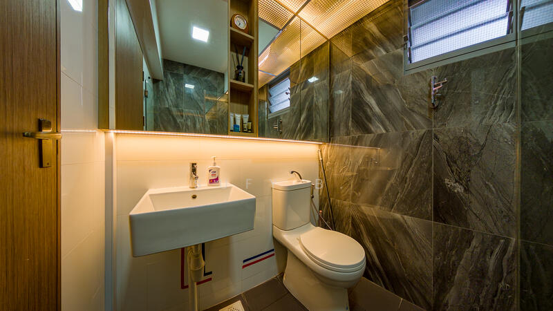 377B Hougang Street 32 HDB Flat For Sale at S$ 838,000 | PropertyGuru Singapore - Master Bathroom