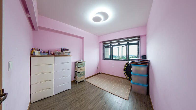 377B Hougang Street 32 HDB Flat For Sale at S$ 838,000 | PropertyGuru Singapore - Common Bedroom