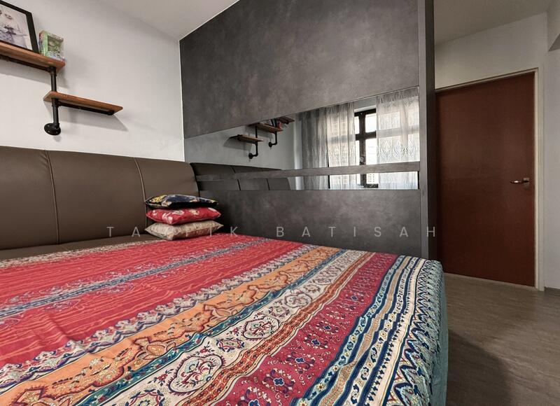 261 Toa Payoh East HDB Flat For Sale at S$ 920,000 | PropertyGuru Singapore - Master Bedroom