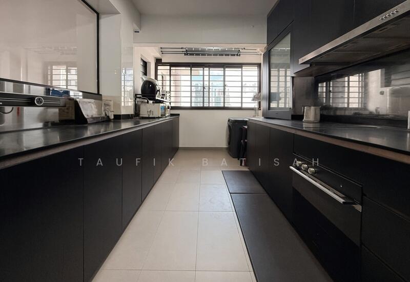 261 Toa Payoh East HDB Flat For Sale at S$ 920,000 | PropertyGuru Singapore - Kitchen