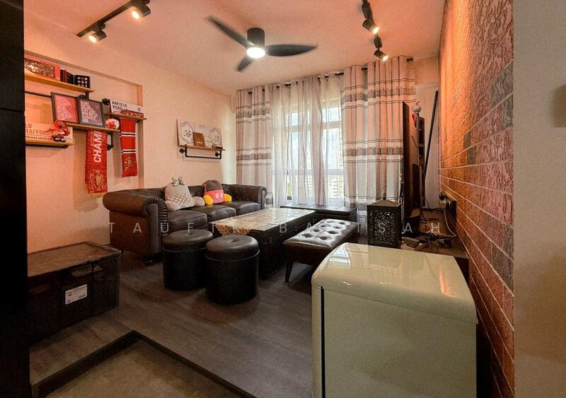 261 Toa Payoh East HDB Flat For Sale at S$ 920,000 | PropertyGuru Singapore - Living Room