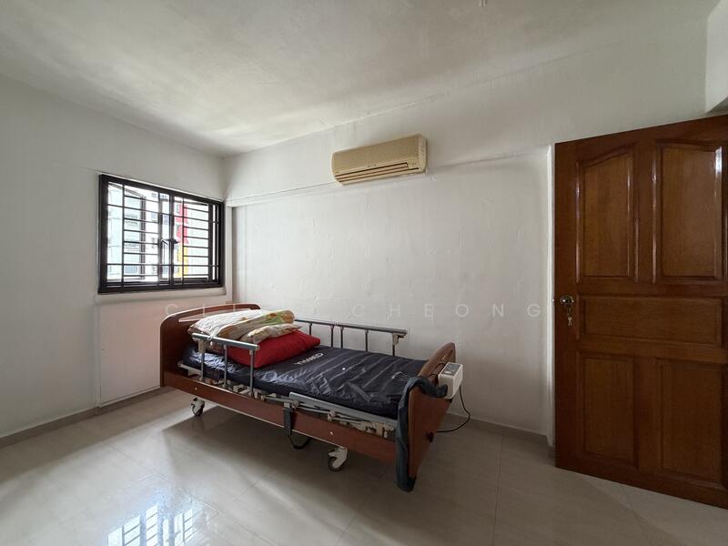 304 Ang Mo Kio Avenue 1 HDB Flat For Sale at S$ 588,000 | PropertyGuru Singapore - Bedroom
