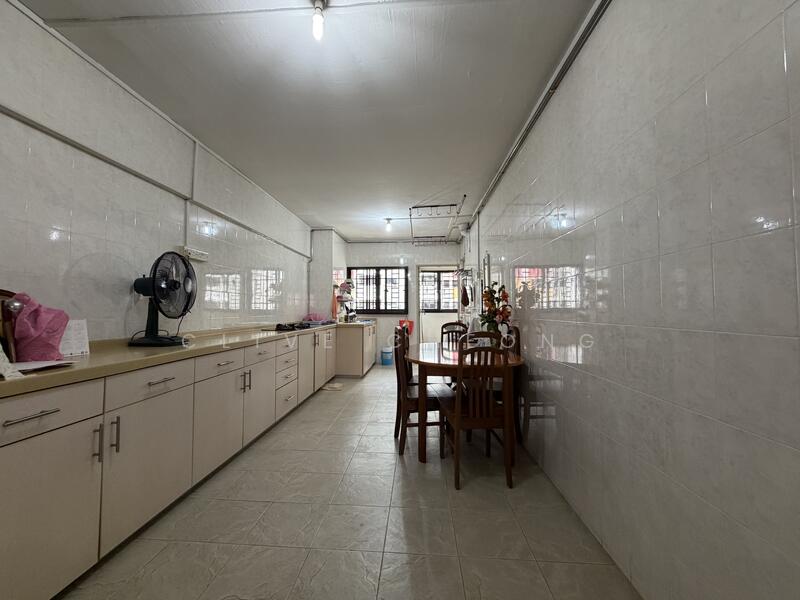 304 Ang Mo Kio Avenue 1 HDB Flat For Sale at S$ 588,000 | PropertyGuru Singapore - Kitchen
