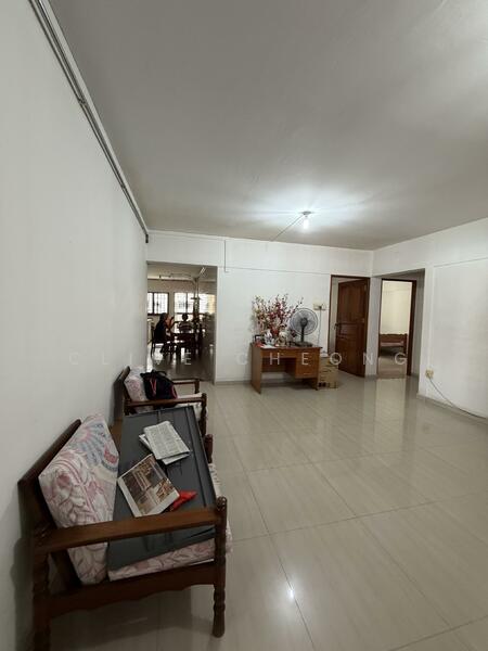 304 Ang Mo Kio Avenue 1 HDB Flat For Sale at S$ 588,000 | PropertyGuru Singapore - Living Room