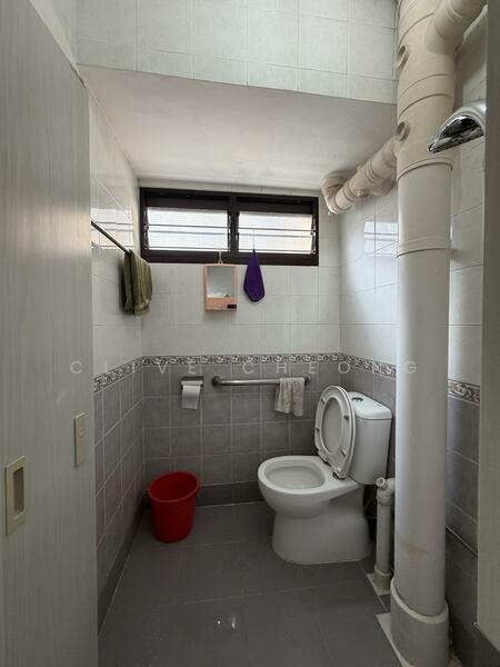 304 Ang Mo Kio Avenue 1 HDB Flat For Sale at S$ 588,000 | PropertyGuru Singapore - Bathroom