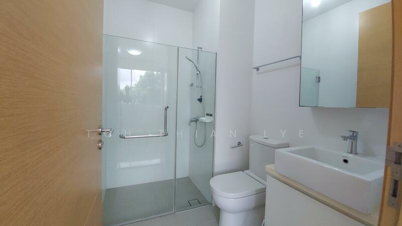 10 Shelford Apartment For Sale at S$ 938,000 | PropertyGuru Singapore - Bathroom