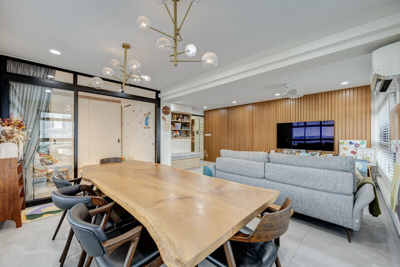 441B Clementi Avenue 3 HDB Flat For Sale at S$ 1,200,000 | PropertyGuru Singapore - Living Room