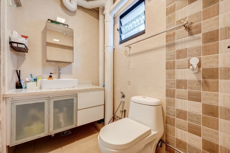 152 Jalan Teck Whye HDB Flat For Sale at S$ 599,999 | PropertyGuru Singapore - Bathroom