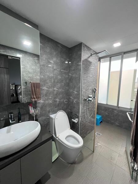 Kerrisdale Condominium For Sale at S$ 2,250,000 | PropertyGuru Singapore - Bathroom