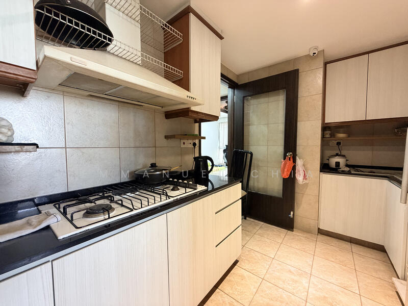 Regent Grove Condominium For Sale at S$ 1,270,000 | PropertyGuru Singapore - Kitchen
