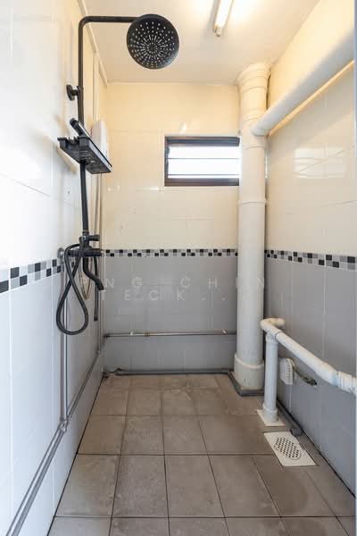 3 Saint George's Road HDB Flat For Sale at S$ 438,000 | PropertyGuru Singapore - Bathroom