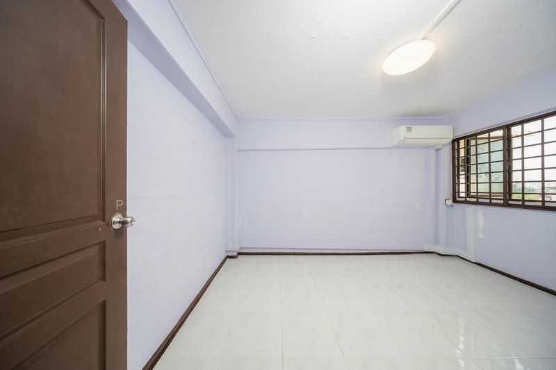 3 Saint George's Road HDB Flat For Sale at S$ 438,000 | PropertyGuru Singapore - Master Bedroom