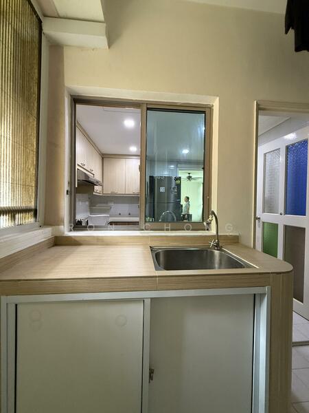 Azalea Park Condo, 2 Flora Road, 3 Bedrooms, 1,313 sqft, Condominium For Rent, by Ron Chong, 500051159 - Kitchen - PropertyGuru.com.sg