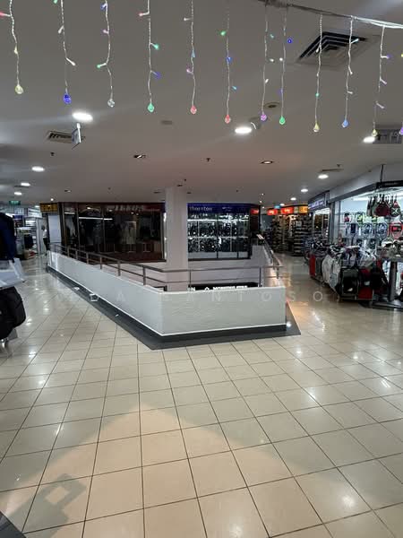 Queensway Shopping Centre, 1 Queensway, 205 sqft, Mall Shop For Rent, by Ida Santoso, 500051240 - Interior - CommercialGuru.com.sg