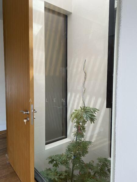 Holland Road/Mount Sinai/Grove Drive Detached House For Sale at S$ 18,500,000 | PropertyGuru Singapore - Entrance