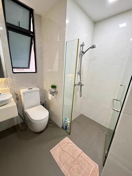 Perfect for Investors, Freehold, Near to Amenities Condominium For Sale at S$ 3,050,000 | PropertyGuru Singapore - Bathroom